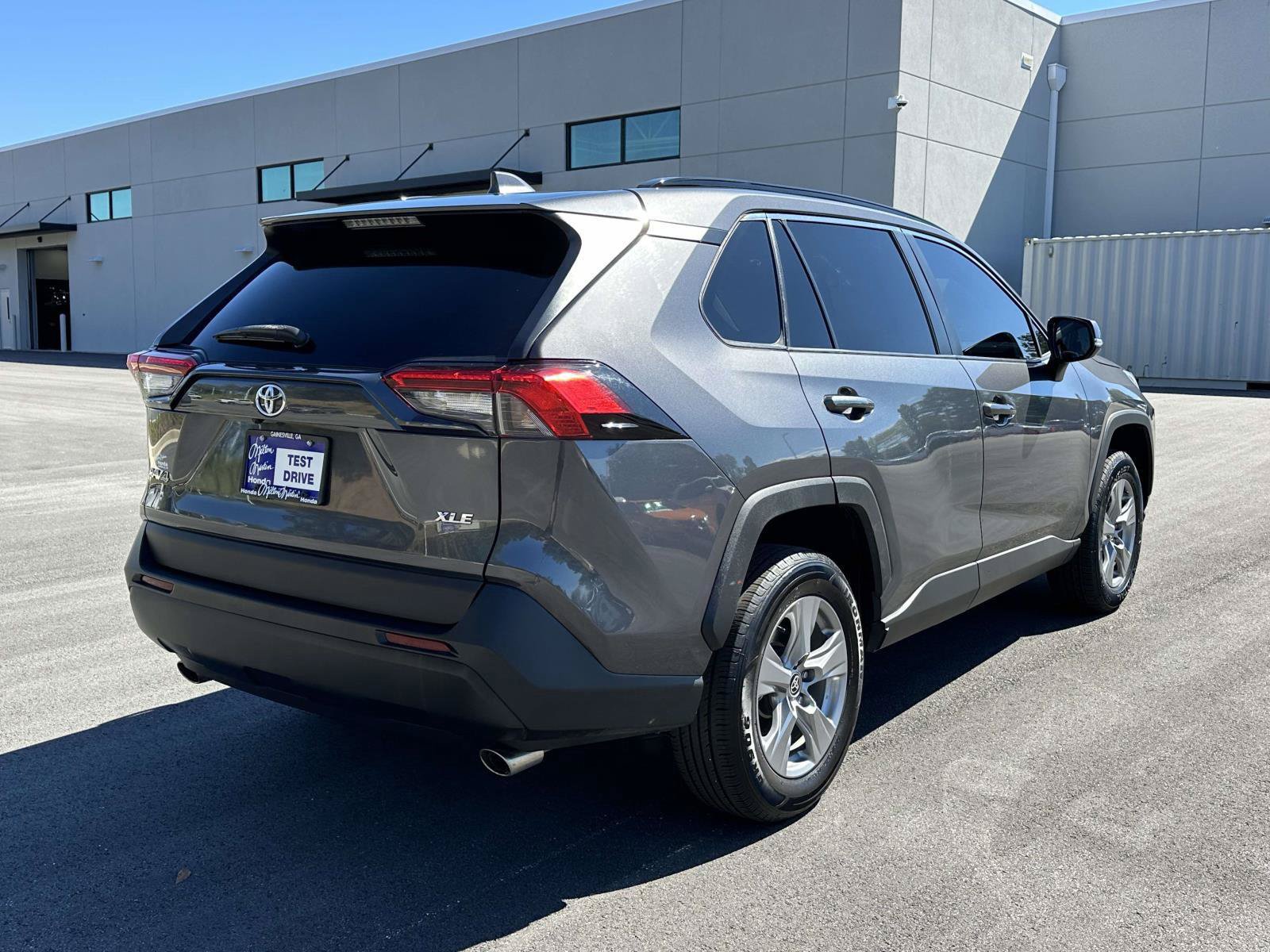 Used 2022 Toyota RAV4 XLE FWD image 25
