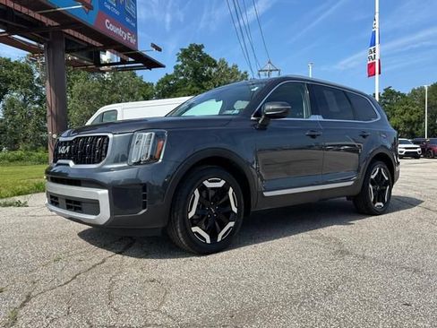 Used 2024 Kia Telluride EX w/ EX Captain's Chair Package AWD/4WD image 8