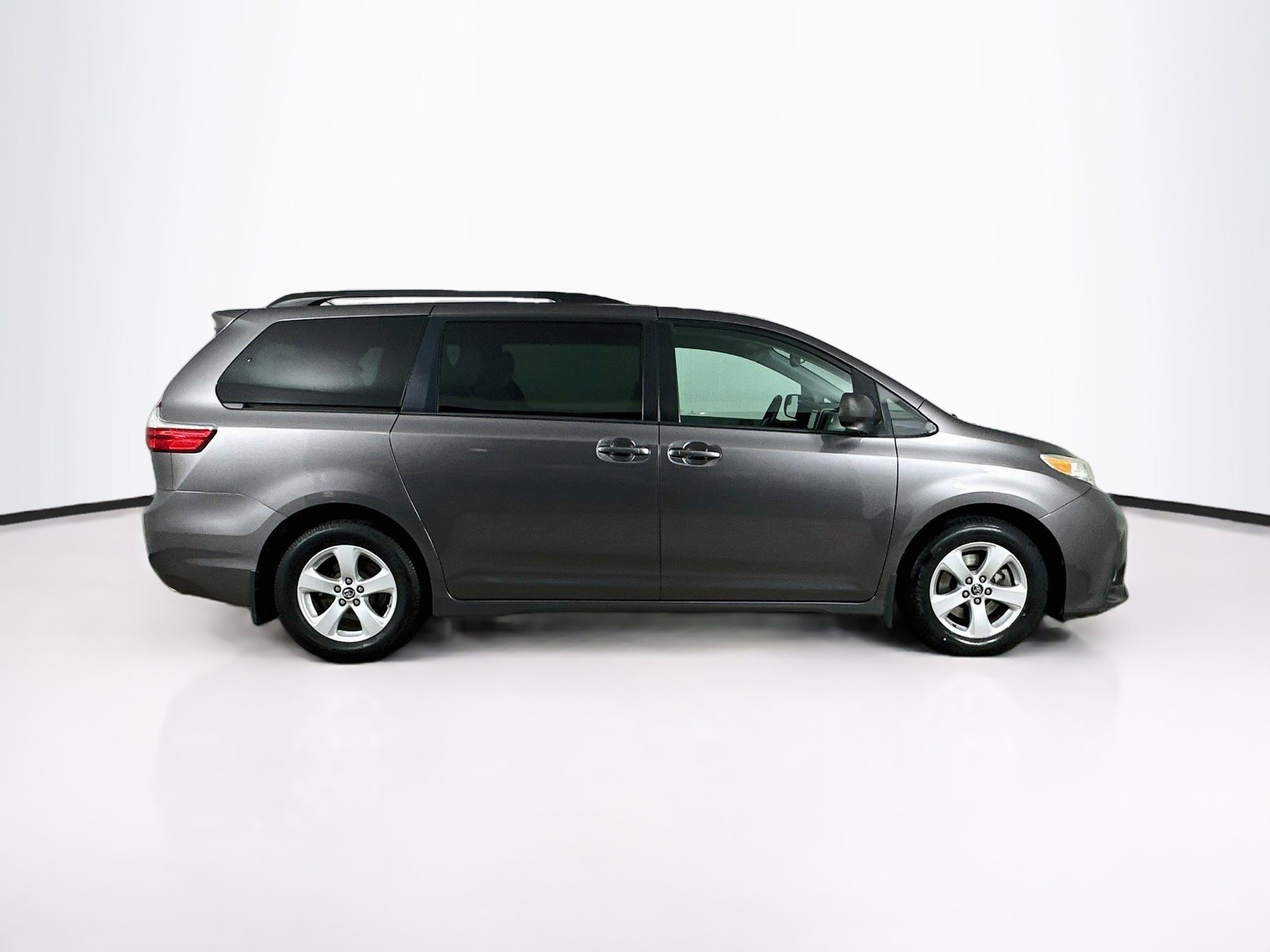 Used 2020 Toyota Sienna LE FWD image 10