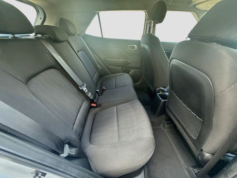 Used 2021 Hyundai Venue SE FWD image 25