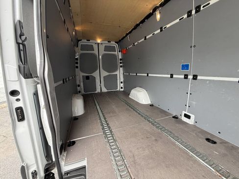 Used 2022 Mercedes-Benz Sprinter 2500 image 10