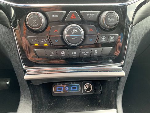 Used 2020 Jeep Grand Cherokee Altitude AWD/4WD image 25