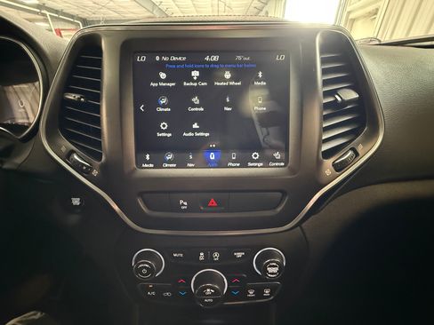 Used 2020 Jeep Cherokee Trailhawk AWD/4WD image 34