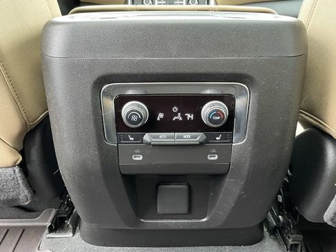 Used 2024 Chevrolet Tahoe Premier w/ Premium Package image 32