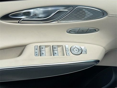 Used 2024 Genesis GV70 2.5T w/ Select Package image 18