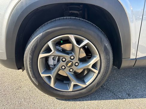 Certified 2025 Chevrolet Trax LT w/ LT Convenience Package image 9