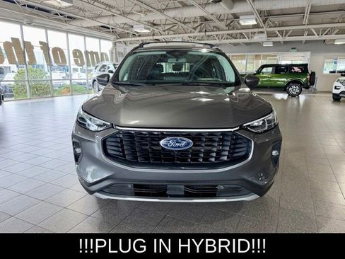 Used 2023 Ford Escape SE w/ PHEV Premium Package FWD image 3