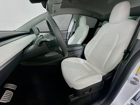 Used 2022 Tesla Model Y Performance image 13