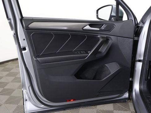 Used 2022 Volkswagen Tiguan SE image 21