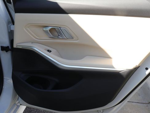 Used 2023 BMW 330i Sedan w/ Premium Package image 16