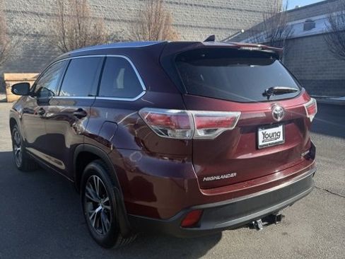Used 2016 Toyota Highlander XLE image 4