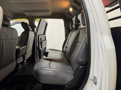 Used 2018 RAM 2500 Tradesman w/ Chrome Appearance Group image 16