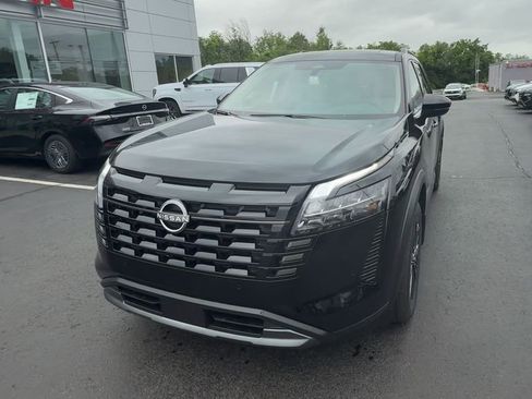 New 2026 Nissan Pathfinder SL w/ SL Premium Package AWD/4WD image 2