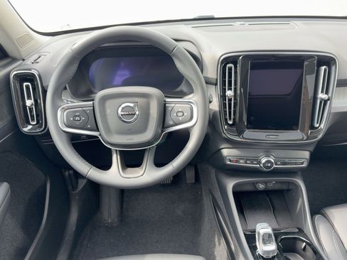 Certified 2025 Volvo XC40 B5 Plus image 4