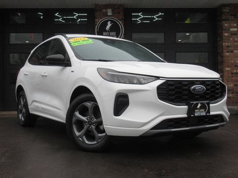 Used 2023 Ford Escape ST-Line AWD/4WD image 2