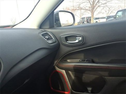 Used 2017 Jeep Compass Trailhawk w/ Navigation Group image 19