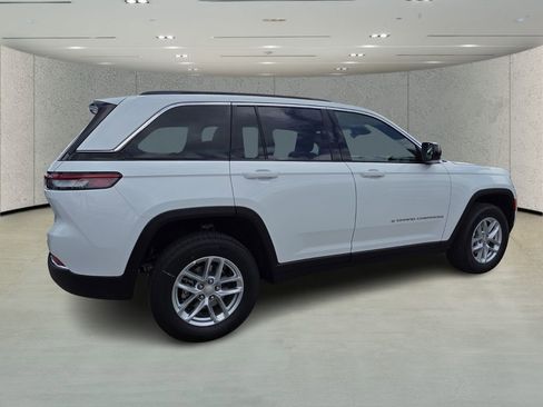 New 2026 Jeep Grand Cherokee Laredo RWD image 4