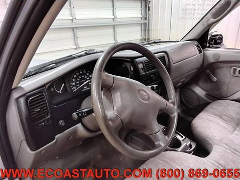 Used 2001 Toyota Tacoma 2WD Regular Cab image 11