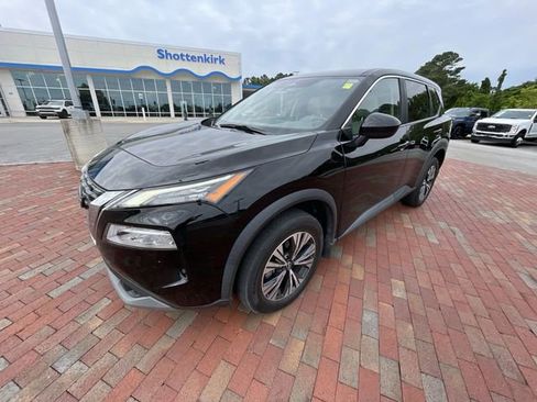 Used 2023 Nissan Rogue SV FWD image 2