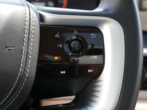 Certified 2025 INFINITI QX80 Sensory image 30