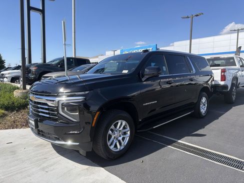 New 2026 Chevrolet Suburban LT w/ Comfort Package image 4