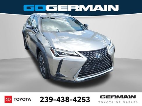 Used 2022 Lexus UX 200 w/ Accessory Package (Z2) image 4