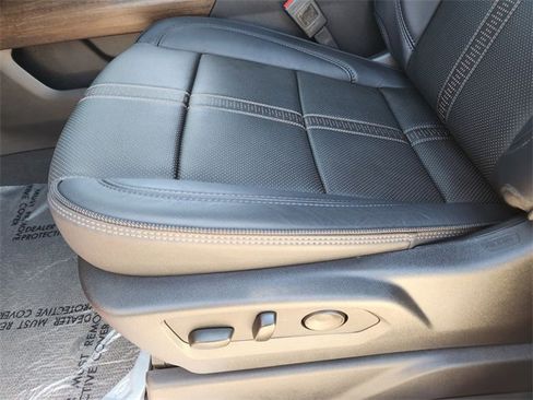 Certified 2025 Chevrolet Silverado 1500 High Country w/ Technology Package image 24