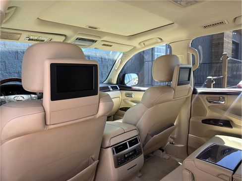 Used 2013 Lexus LX 570 4WD w/ Luxury Pkg image 20