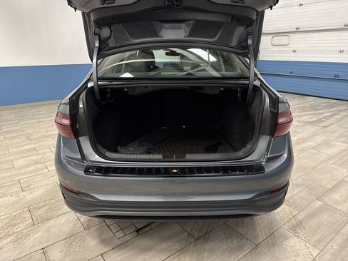 Used 2025 Volkswagen Jetta SE w/ Sunroof Package image 15