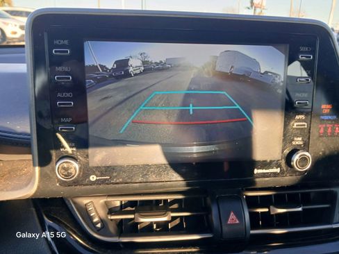 Used 2020 Toyota C-HR LE image 29