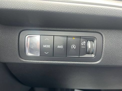 Used 2024 Chevrolet Traverse LT AWD/4WD image 29