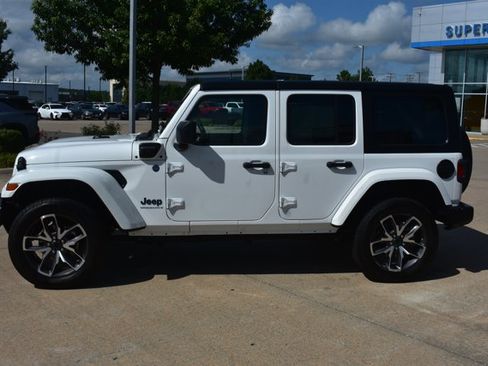 Used 2024 Jeep Wrangler Unlimited AWD/4WD image 9