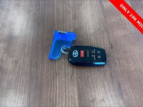 Used 2022 Toyota Sienna LE w/ LE Plus Package image 11