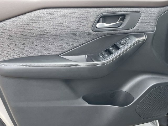 Used 2021 Nissan Rogue SV FWD image 14