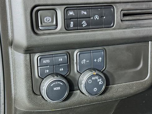 Used 2023 Chevrolet Suburban Z71 AWD/4WD image 18