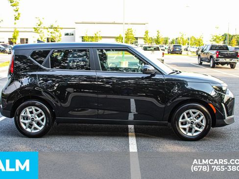 Used 2025 Kia Soul LX w/ LX Technology Package FWD image 8