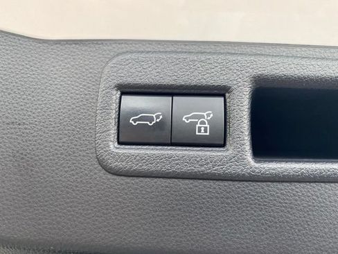 Used 2021 Toyota Venza Limited AWD/4WD image 31
