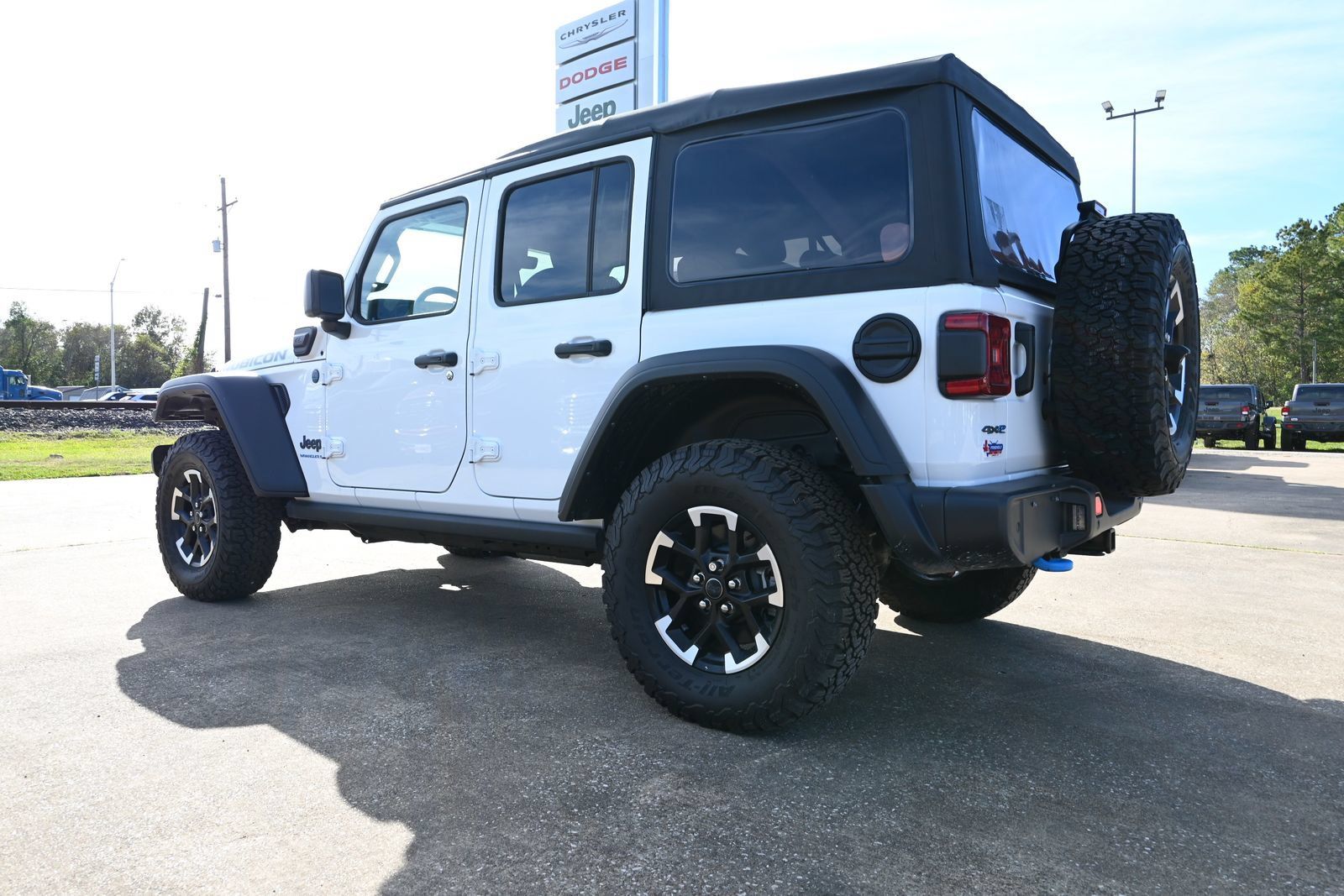 New 2025 Jeep Wrangler Unlimited Rubicon 4xe w/ Safety Group AWD/4WD image 2