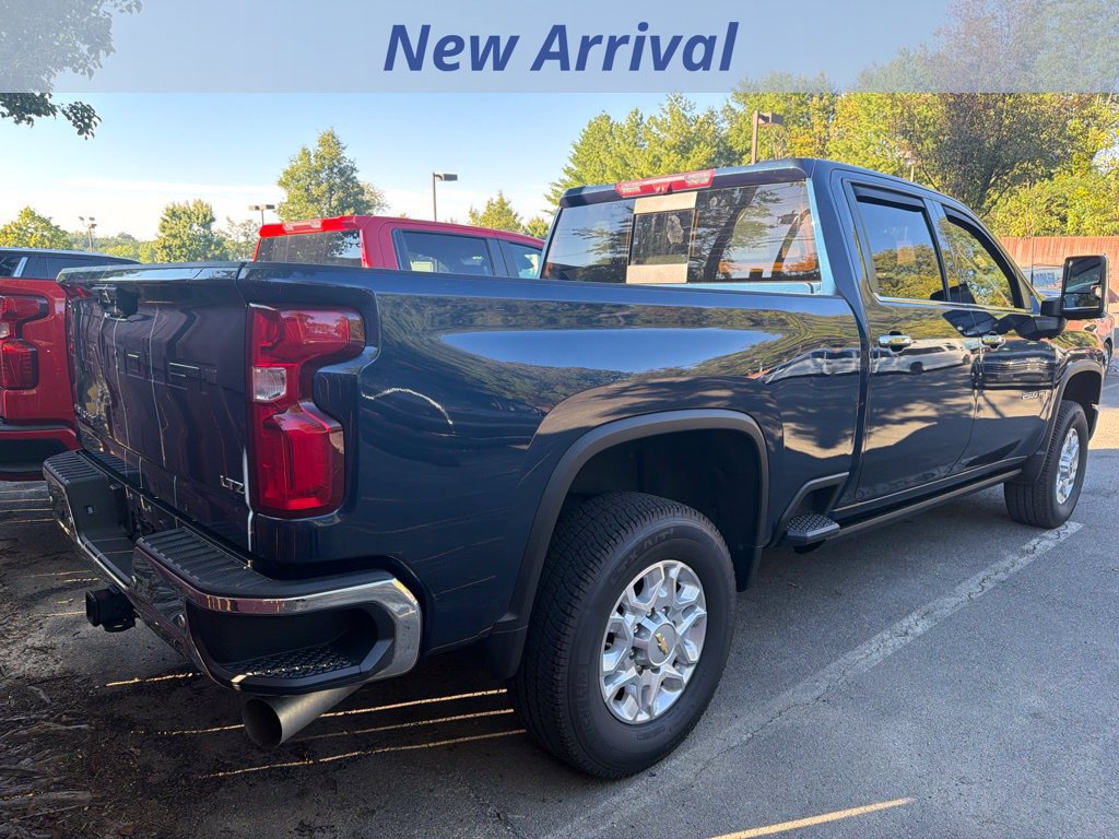 Used 2022 Chevrolet Silverado 2500 LTZ w/ LTZ Convenience Package AWD/4WD image 7