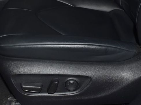 Used 2024 Toyota Highlander XLE image 13