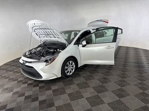 Used 2025 Toyota Corolla LE FWD image 13