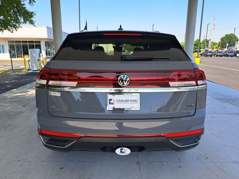 Used 2024 Volkswagen Atlas Cross Sport SE w/ Panoramic Sunroof Package AWD/4WD image 5