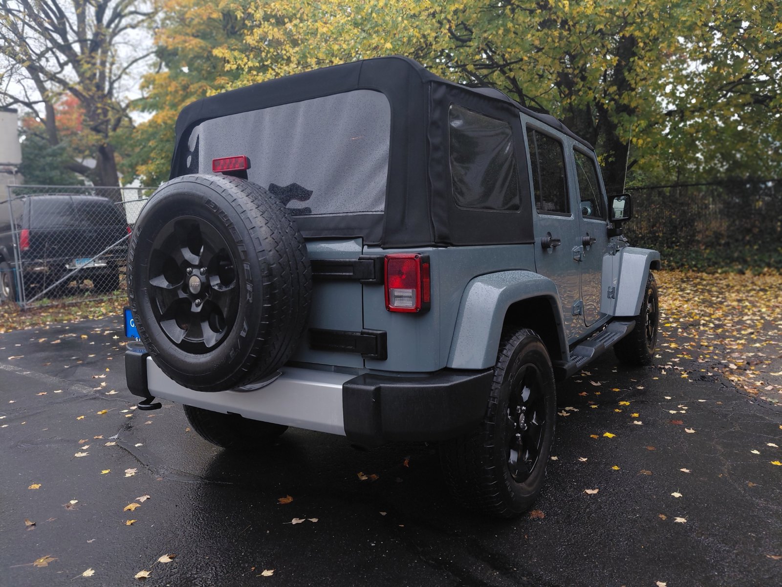 Used 2015 Jeep Wrangler Unlimited Sahara w/ Connectivity Group AWD/4WD image 26