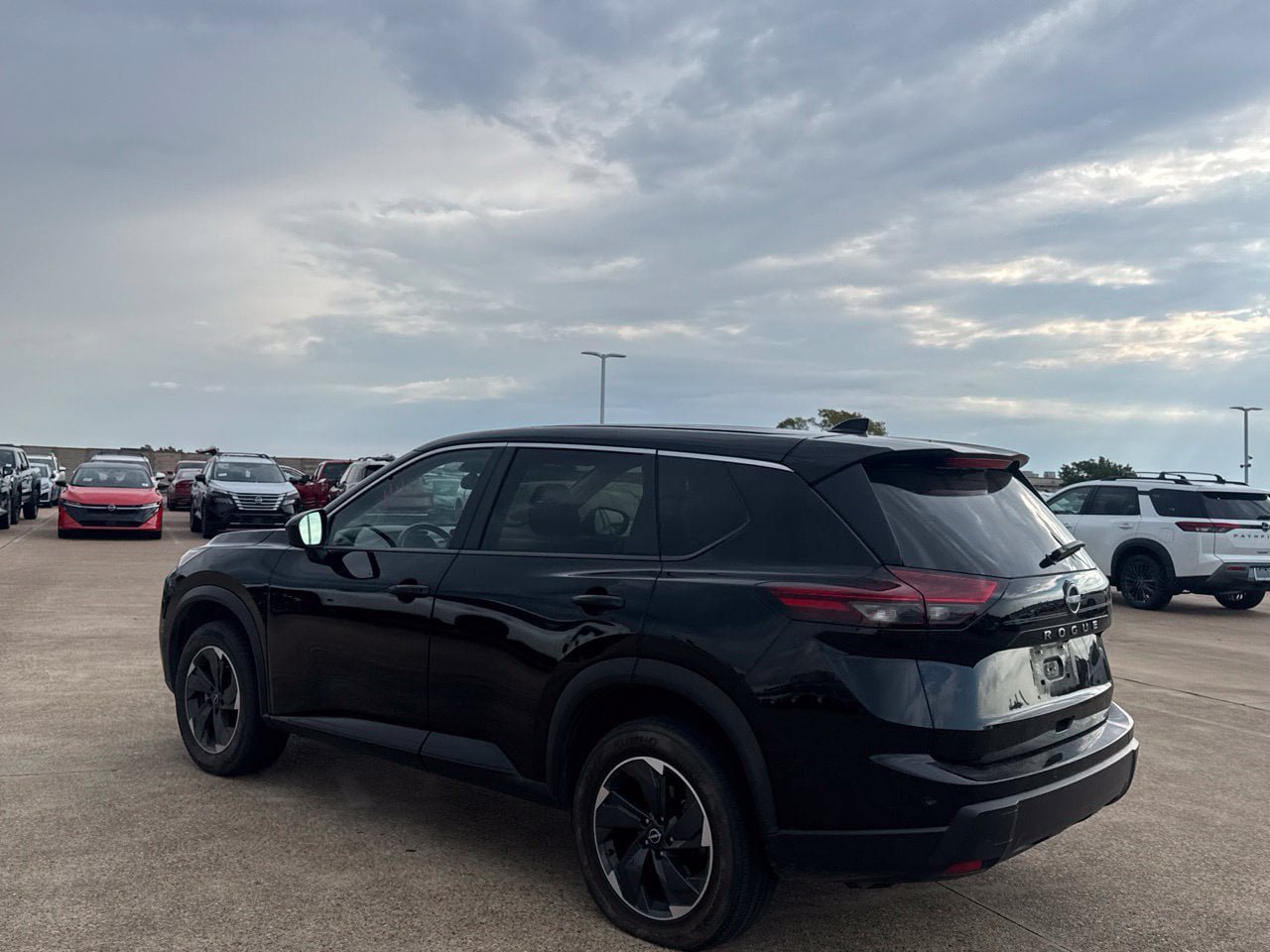 Certified 2025 Nissan Rogue SV FWD image 16