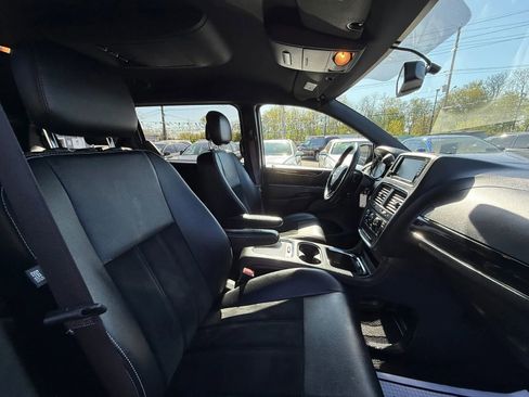 Used 2015 Dodge Grand Caravan SXT image 57