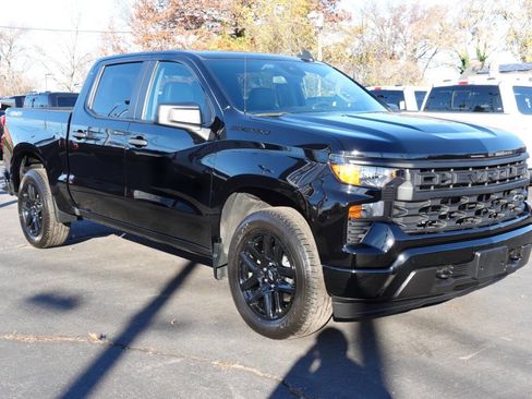 Used 2023 Chevrolet Silverado 1500 Custom w/ LPO, Dark Essentials Package image 5