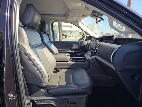 Used 2025 Ford Expedition Active AWD/4WD image 10