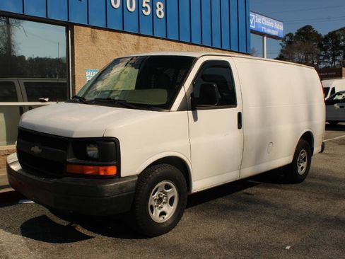 Used 2008 Chevrolet Express 1500 image 3