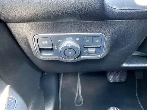 Used 2023 Mercedes-Benz GLB 250 image 34