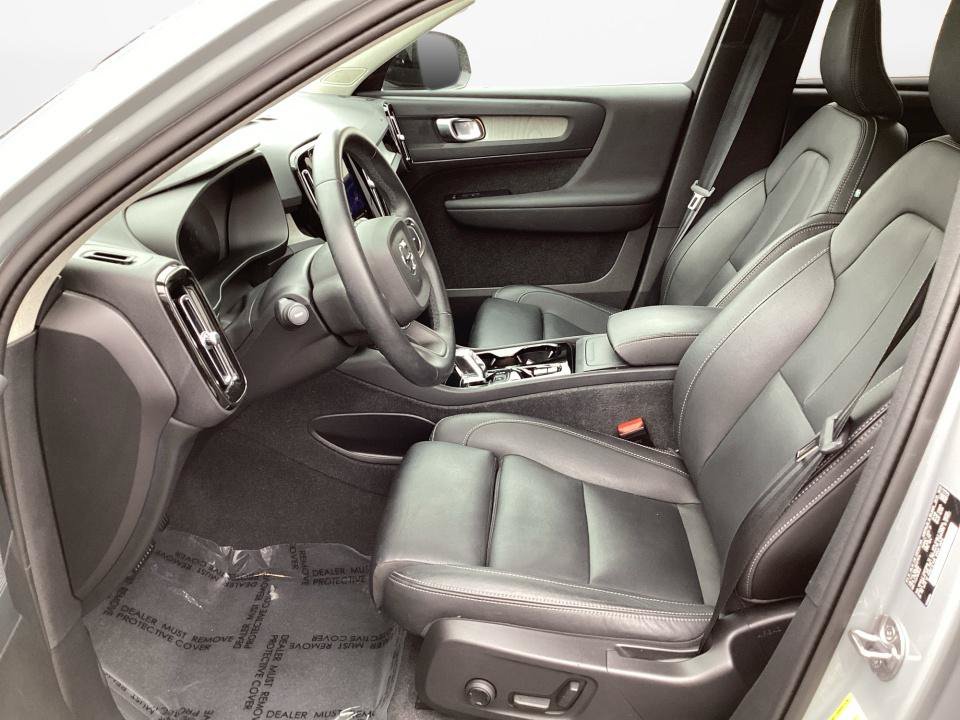 Certified 2024 Volvo XC40 B5 Plus AWD/4WD image 11